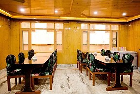 Seven Hills Hotel Srinagar