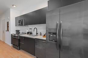 Breathtaking Studio with Bay & City View