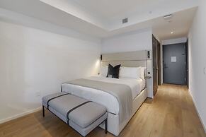 Breathtaking Studio with Bay & City View