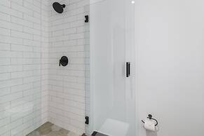 Breathtaking Studio with Bay & City View