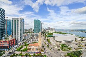 Breathtaking Studio with Bay & City View