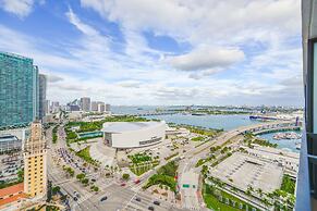 Breathtaking Studio with Bay & City View