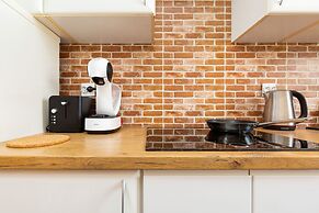 Apartment With Three Bedrooms by Renters