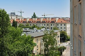 Apartment With Three Bedrooms by Renters