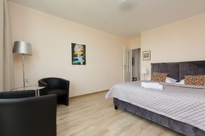 Apartment With Three Bedrooms by Renters