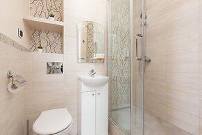 Apartment With Three Bedrooms by Renters