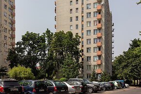 Apartment With Three Bedrooms by Renters