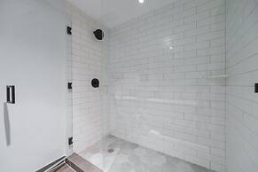 Luxury Condo  In The Epicenter of Miami