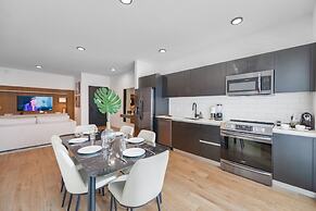 Luxury Condo  In The Epicenter of Miami