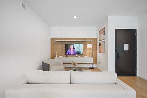 Luxury Condo  In The Epicenter of Miami