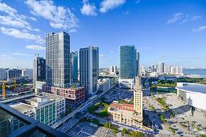 Luxury Condo  In The Epicenter of Miami