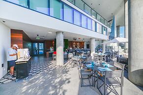 Luxury Condo  In The Epicenter of Miami