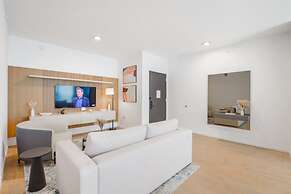 Luxury Condo  In The Epicenter of Miami