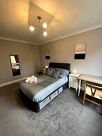 2 Bed Flat - 9-12 Mins to Central London Sleeps 4