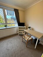 2 Bed Flat - 9-12 Mins to Central London Sleeps 4