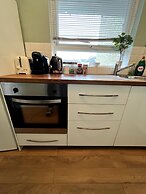 2 Bed Flat - 9-12 Mins to Central London Sleeps 4