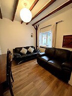 Cosy Entire 3-bed House With Garden and Fast Wifi