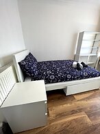 Cosy Entire 3-bed House With Garden and Fast Wifi