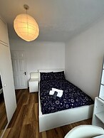 Cosy Entire 3-bed House With Garden and Fast Wifi