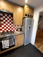 Cosy Entire 3-bed House With Garden and Fast Wifi