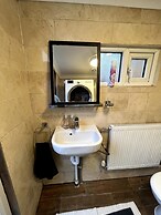 Cosy Entire 3-bed House With Garden and Fast Wifi