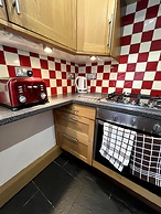 Cosy Entire 3-bed House With Garden and Fast Wifi