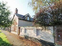 6D Clifton Drive
