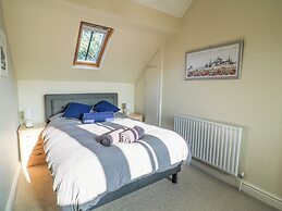 6D Clifton Drive