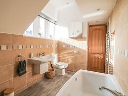6D Clifton Drive