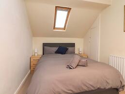 6D Clifton Drive
