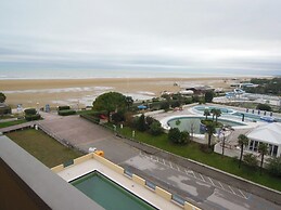 Welcoming Seaside Flat Ideal for 6 Guests