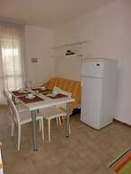 Welcoming Seaside Flat Ideal for 6 Guests