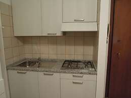 Welcoming Seaside Flat Ideal for 6 Guests