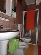 Welcoming Seaside Flat Ideal for 6 Guests