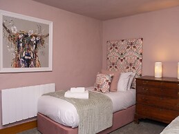 Watermouth Castle, Rhododendron Apartment