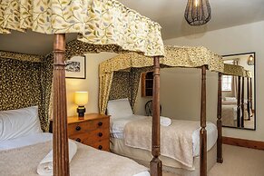 Watermouth Castle, Penn-curzon Apartment