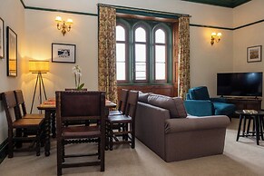 Watermouth Castle, Penn-curzon Apartment