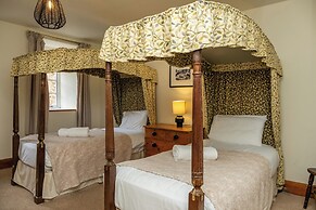 Watermouth Castle, Penn-curzon Apartment