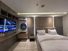 Sleeps 4 With Pool Access