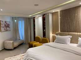Sleeps 4 With Pool Access