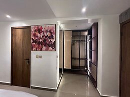 Sleeps 4 With Pool Access