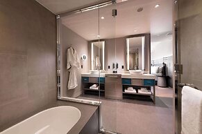 DoubleTree by Hilton Osaka Castle