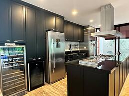 Mans o 6 Suites Riviera