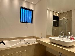 Mans o 6 Suites Riviera