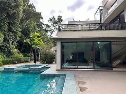 Mans o 6 Suites Riviera