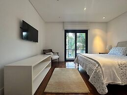 Mans o 6 Suites Riviera