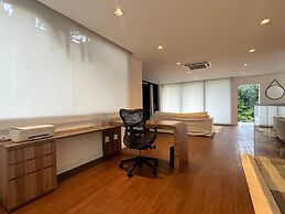 Mans o 6 Suites Riviera