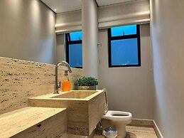 Mans o 6 Suites Riviera