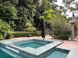 Mans o 6 Suites Riviera