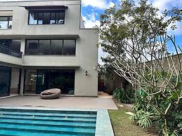 Mans o 6 Suites Riviera